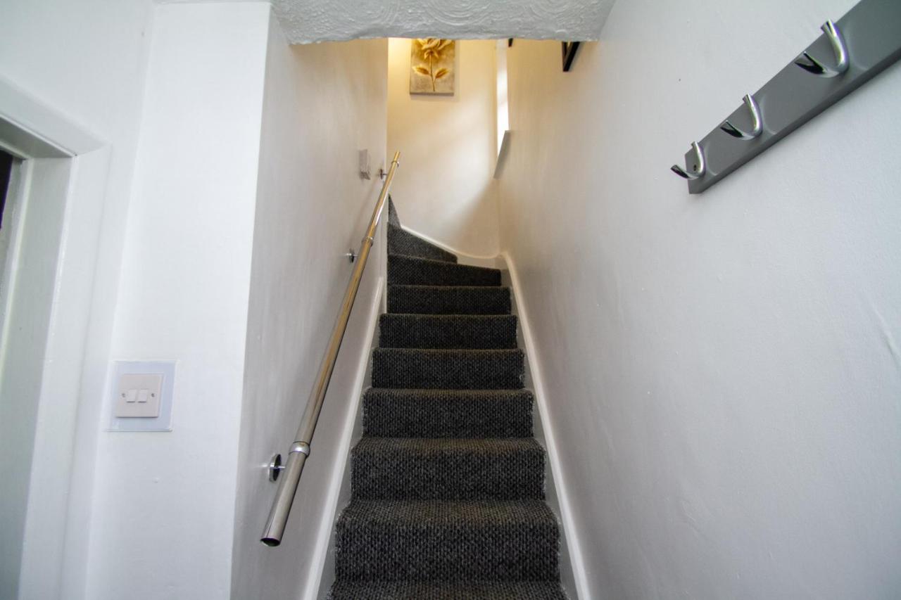 Allen Wednesbury Accommodation Экстерьер фото